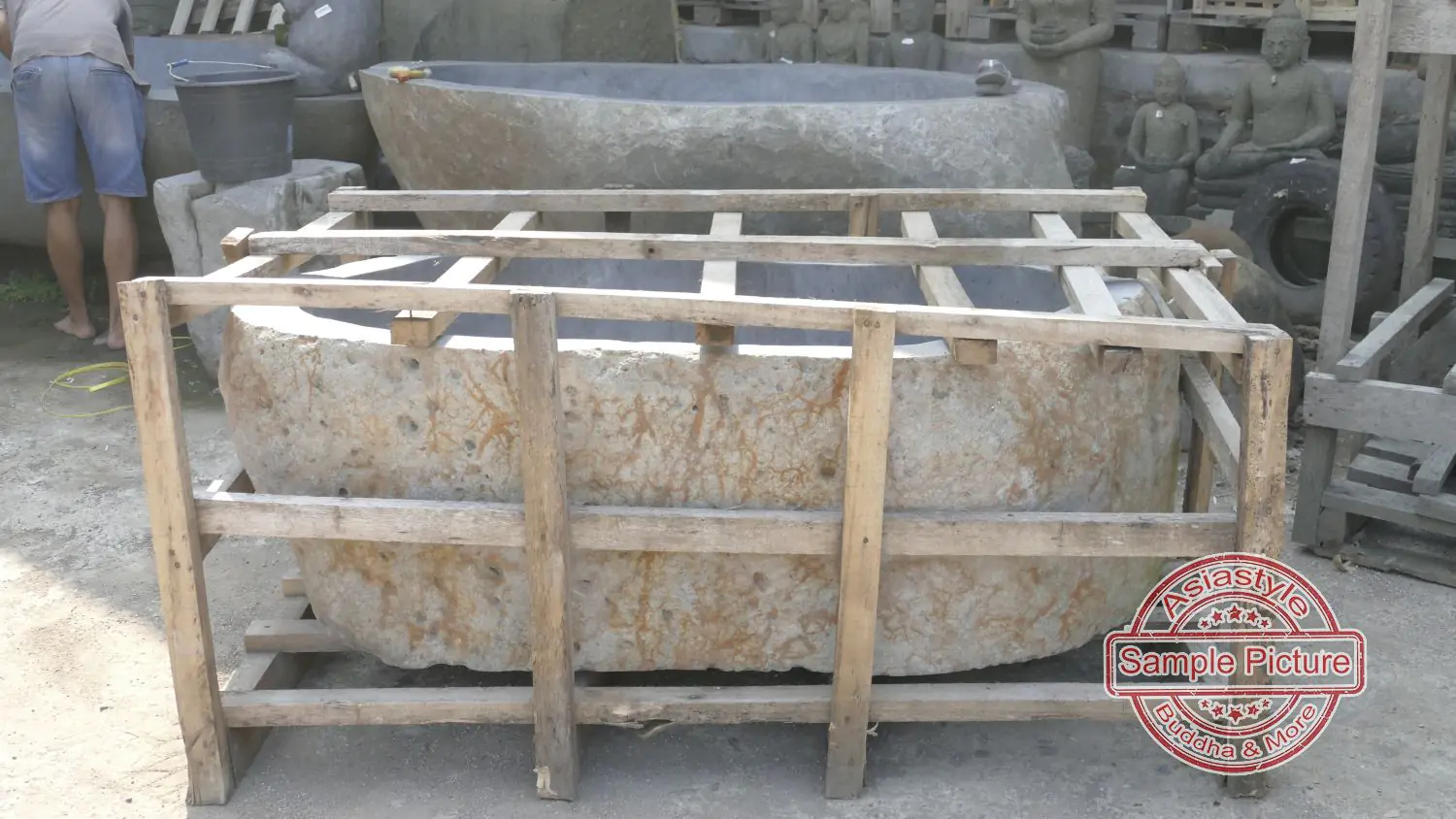  Product image 4 of the product “Riverstone basin, natural surface, polished inside. Dia approx 131-140cm Height 51-60cm ”